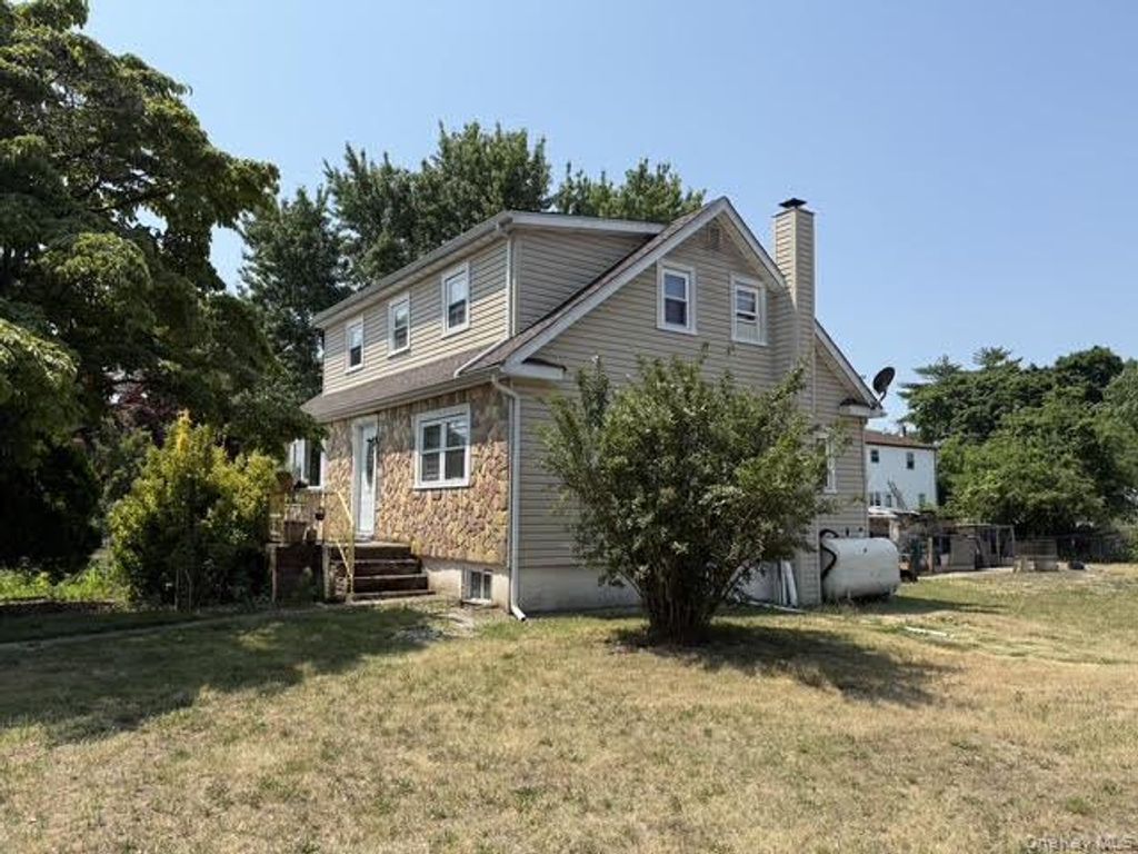 1624 E 3rd Avenue, Bay Shore, NY 11706 — exterior