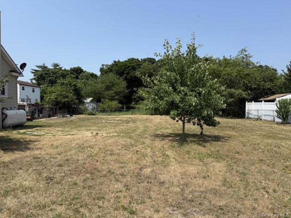 1624 E 3rd Avenue, Bay Shore, NY 11706 — photo 2