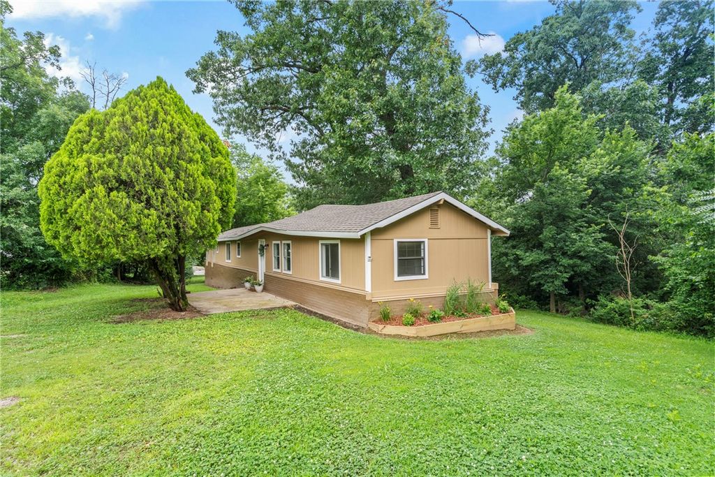 310 Lacy Street, Siloam Springs, AR 72761