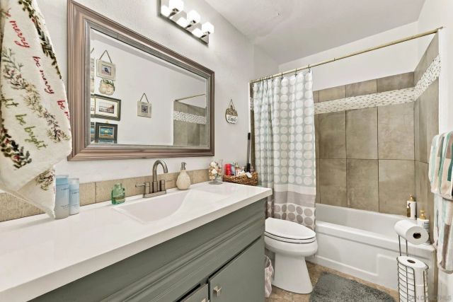 5155 W Point Loma Blvd 4, San Diego, CA 92107