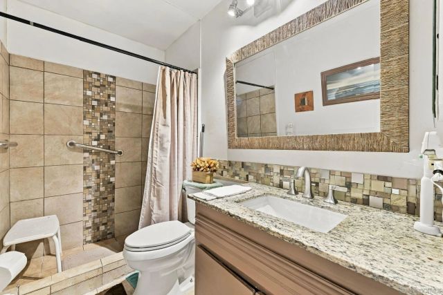 5155 W Point Loma Blvd 4, San Diego, CA 92107