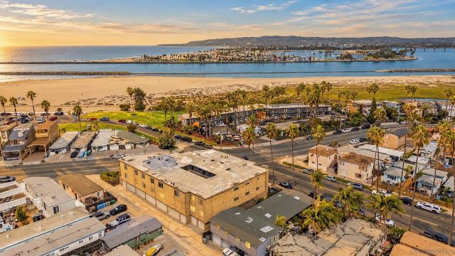 5155 W Point Loma Blvd 4, San Diego, CA 92107