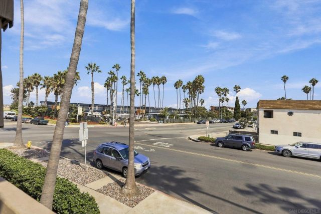 5155 W Point Loma Blvd 4, San Diego, CA 92107