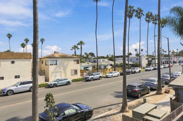5155 W Point Loma Blvd 4, San Diego, CA 92107