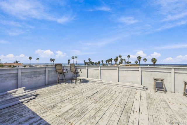 5155 W Point Loma Blvd 4, San Diego, CA 92107