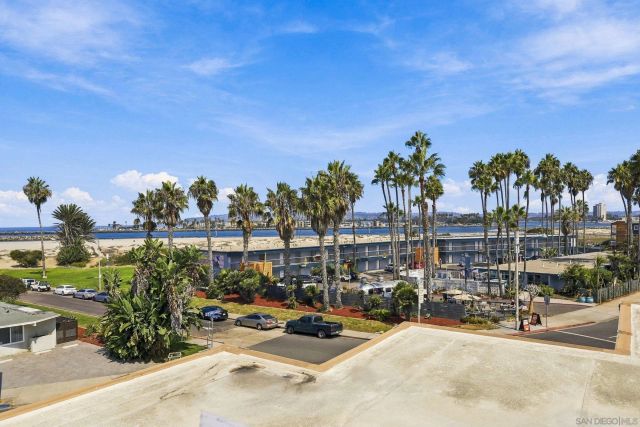5155 W Point Loma Blvd 4, San Diego, CA 92107