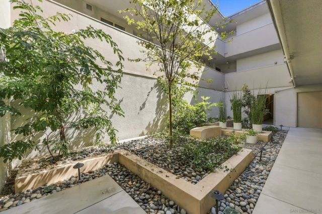 5155 W Point Loma Blvd 4, San Diego, CA 92107