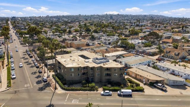 5155 W Point Loma Blvd 4, San Diego, CA 92107