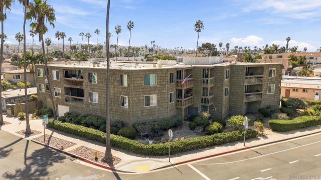 5155 W Point Loma Blvd 4, San Diego, CA 92107