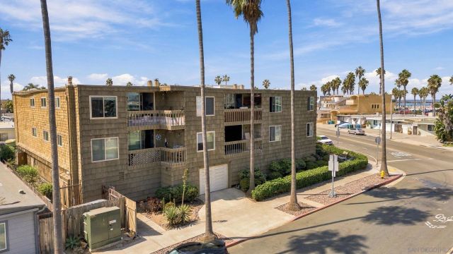 5155 W Point Loma Blvd 4, San Diego, CA 92107
