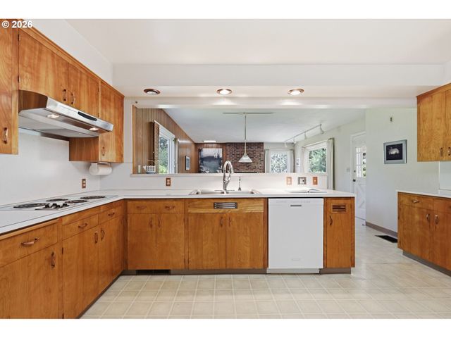 3606 Ne MAYWOOD Pl, Maywood Park, OR 97220
