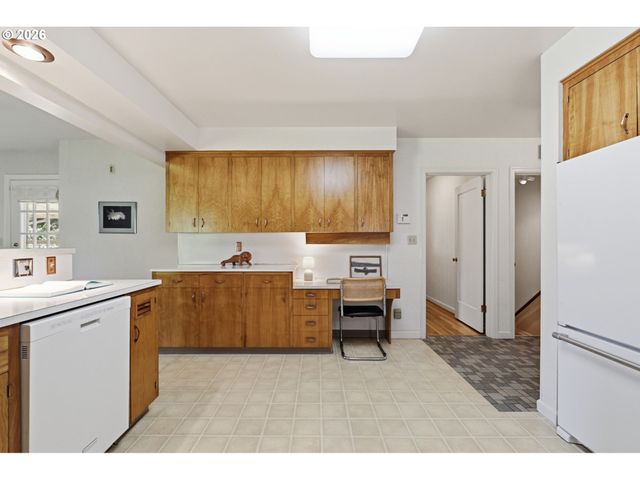 3606 Ne MAYWOOD Pl, Maywood Park, OR 97220