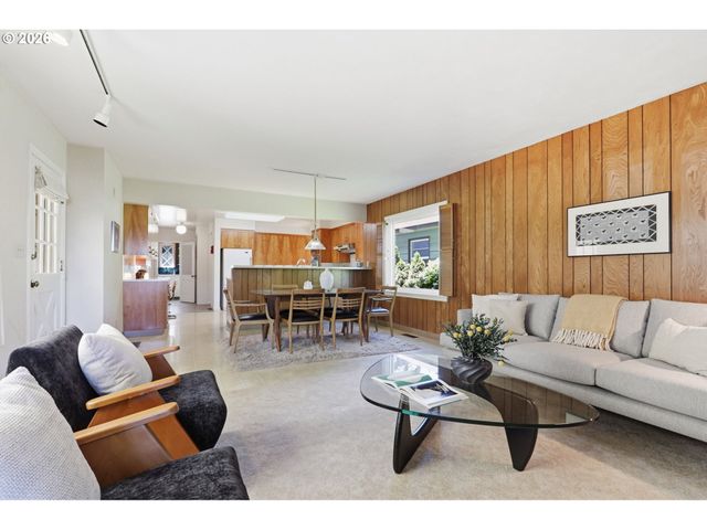 3606 Ne MAYWOOD Pl, Maywood Park, OR 97220