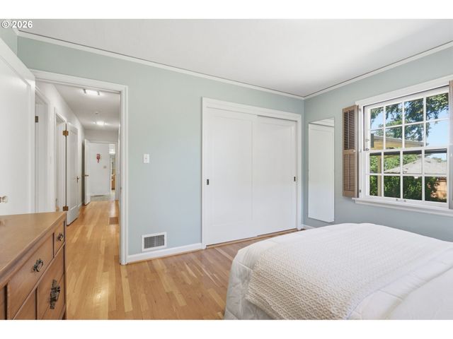 3606 Ne MAYWOOD Pl, Maywood Park, OR 97220