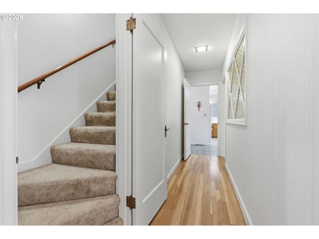 3606 Ne MAYWOOD Pl, Maywood Park, OR 97220