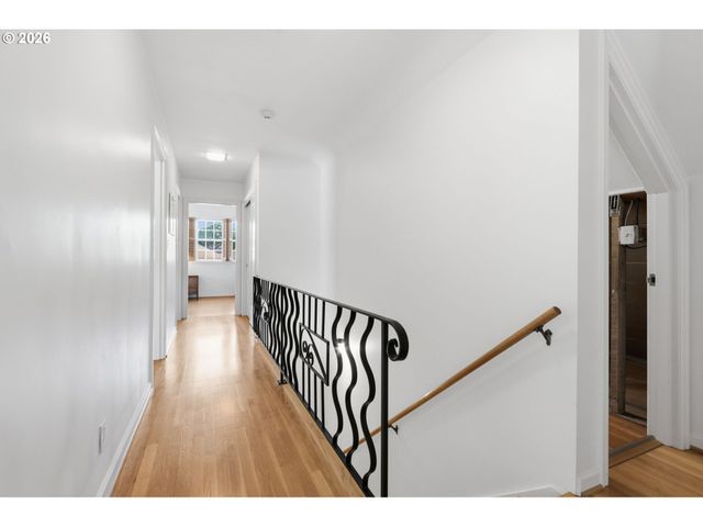3606 Ne MAYWOOD Pl, Maywood Park, OR 97220