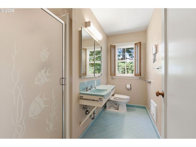 3606 Ne MAYWOOD Pl, Maywood Park, OR 97220
