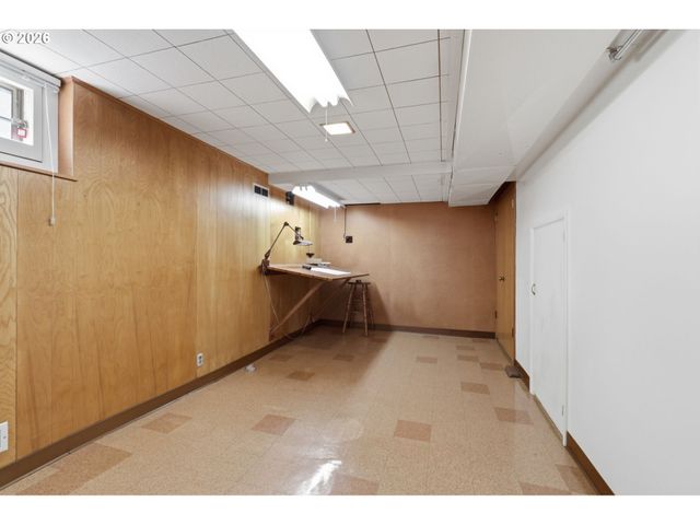 3606 Ne MAYWOOD Pl, Maywood Park, OR 97220