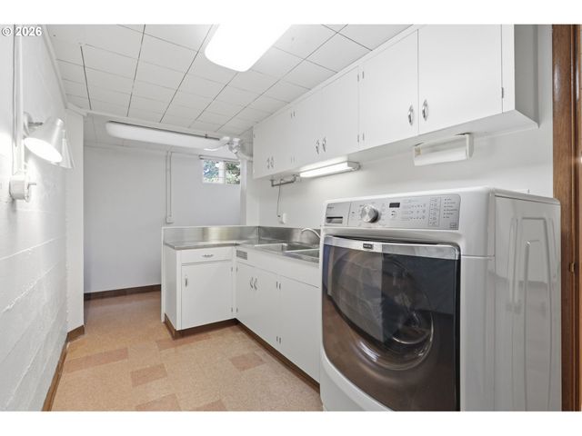 3606 Ne MAYWOOD Pl, Maywood Park, OR 97220