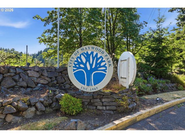 3606 Ne MAYWOOD Pl, Maywood Park, OR 97220