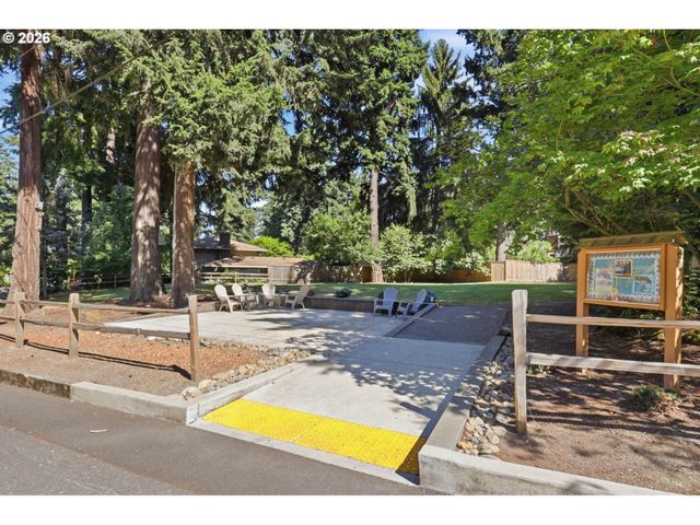 3606 Ne MAYWOOD Pl, Maywood Park, OR 97220