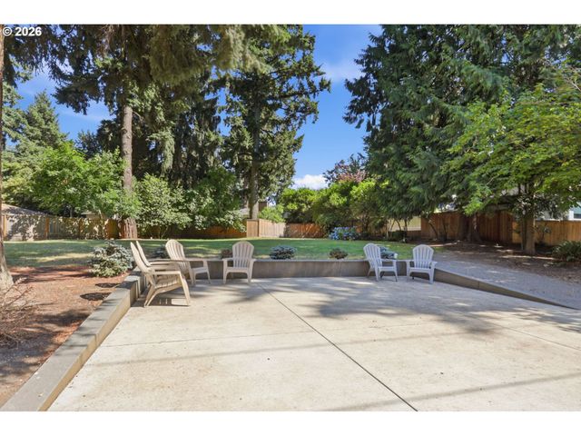 3606 Ne MAYWOOD Pl, Maywood Park, OR 97220