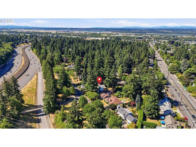 3606 Ne MAYWOOD Pl, Maywood Park, OR 97220