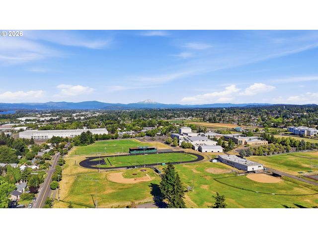 3606 Ne MAYWOOD Pl, Maywood Park, OR 97220