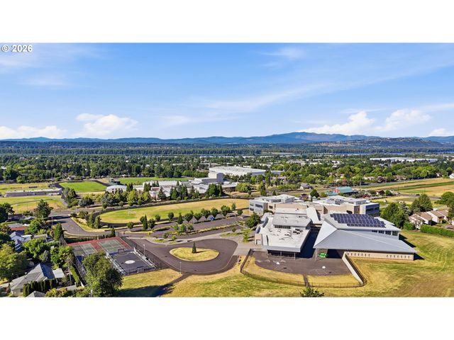 3606 Ne MAYWOOD Pl, Maywood Park, OR 97220