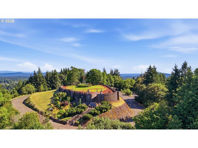 3606 Ne MAYWOOD Pl, Maywood Park, OR 97220
