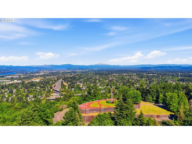 3606 Ne MAYWOOD Pl, Maywood Park, OR 97220