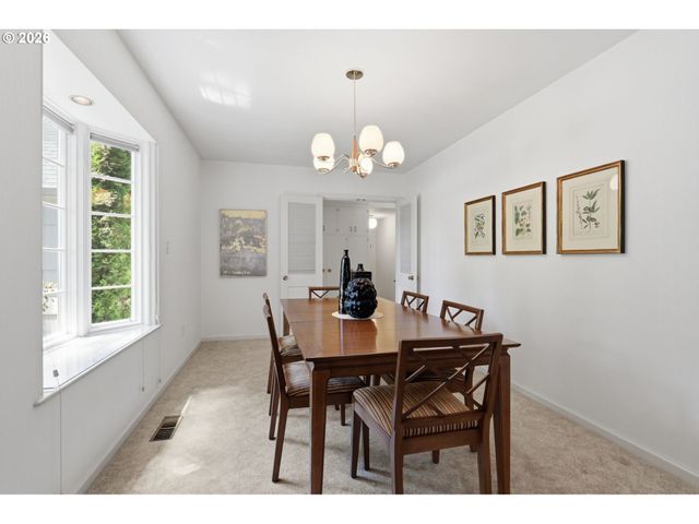 3606 Ne MAYWOOD Pl, Maywood Park, OR 97220