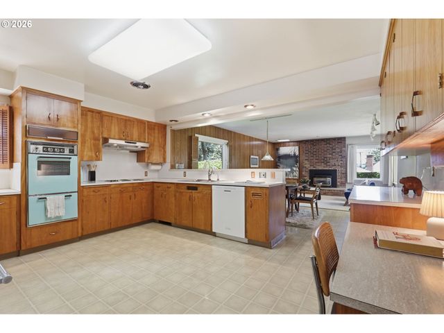 3606 Ne MAYWOOD Pl, Maywood Park, OR 97220