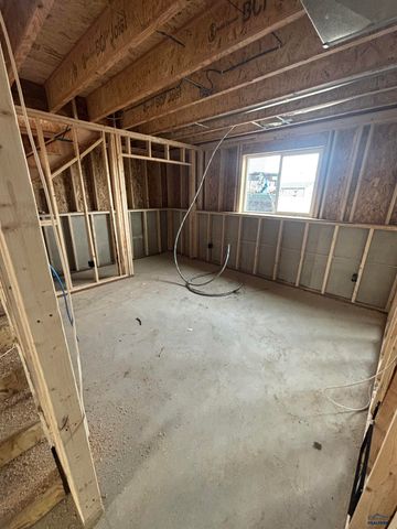 861 BUSHNELL CT, Box Elder, SD 57719