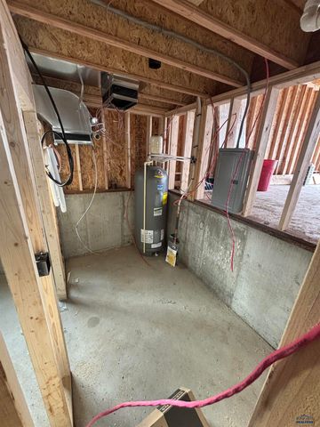 861 BUSHNELL CT, Box Elder, SD 57719