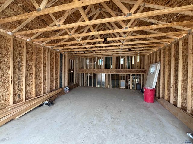 861 BUSHNELL CT, Box Elder, SD 57719