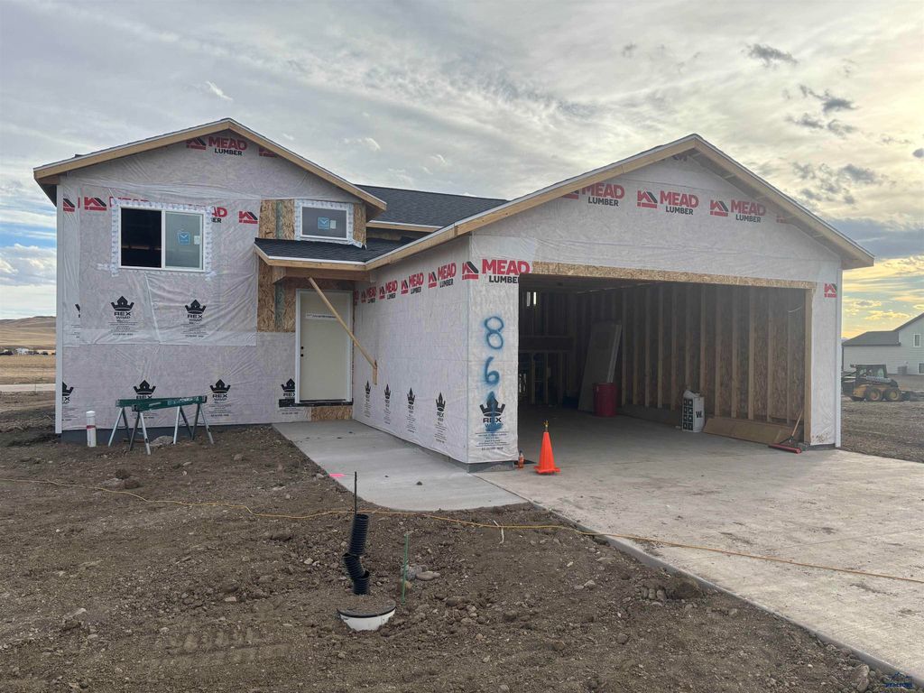 861 BUSHNELL CT, Box Elder, SD 57719