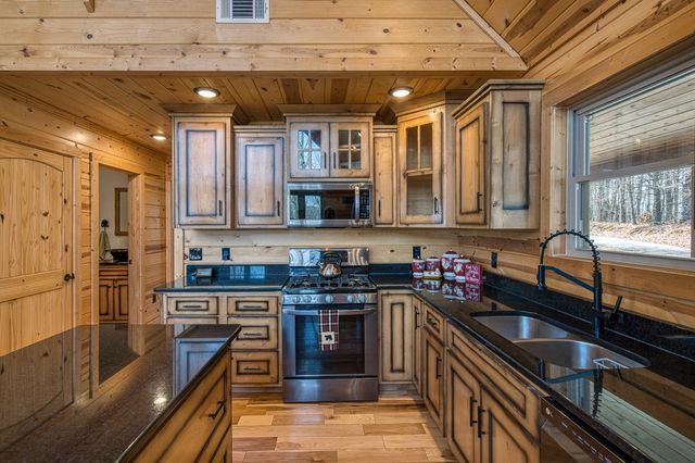 40 Reitzel Ridge, Murphy, NC 28906