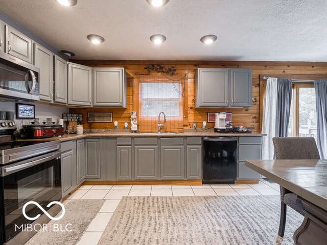 660 Mill, Coatesville, IN 46121