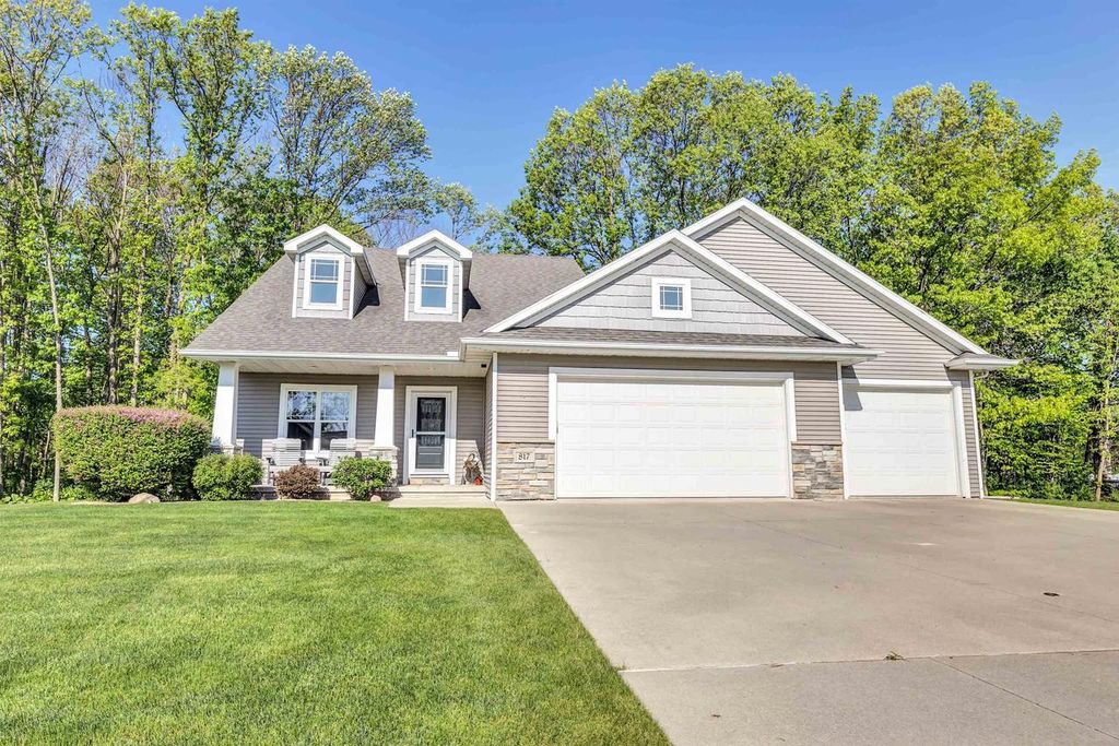 817 WOODROW STREET, Denmark, WI 54208