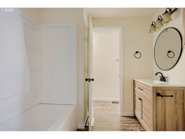 14539 Se CENTER St, Portland, OR 97236