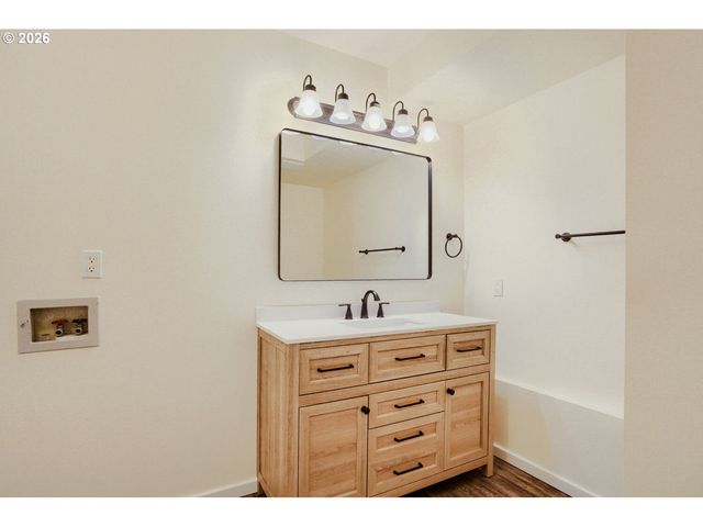 14539 Se CENTER St, Portland, OR 97236