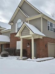 27341 Hidden Oaks Drive, Trenton, MI 48183