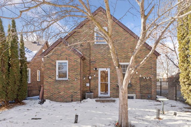 1558 Simpson Street, Saint Paul, MN 55108