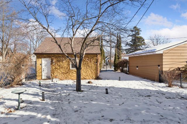 1558 Simpson Street, Saint Paul, MN 55108