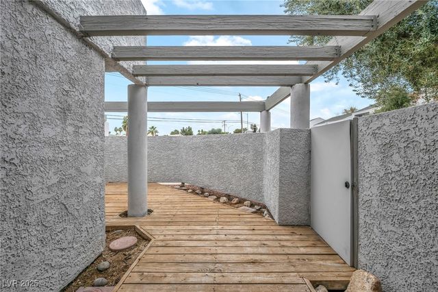 5670 Vineyard Lane, Las Vegas, NV 89110