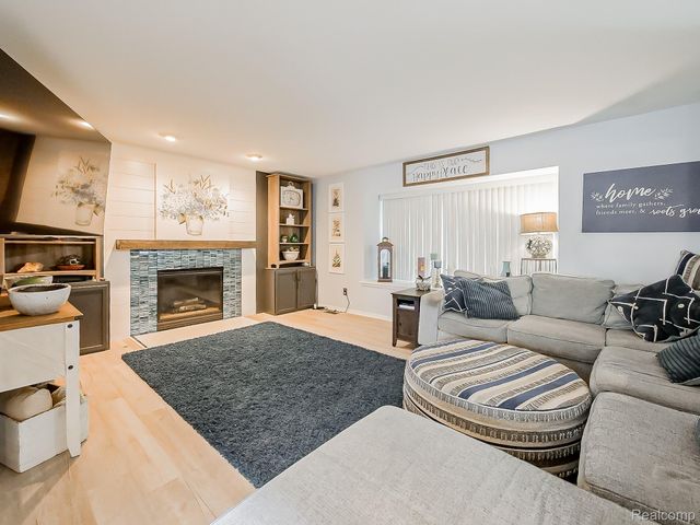 7076 Mather Street, Waterford Charter Township, MI 48327