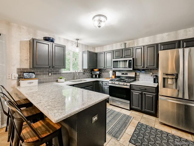 7076 Mather Street, Waterford Charter Township, MI 48327