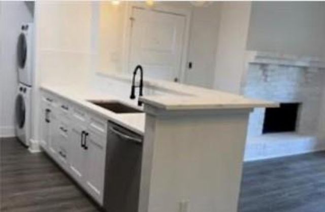 2425 Augusta Drive 5, Houston, TX 77057
