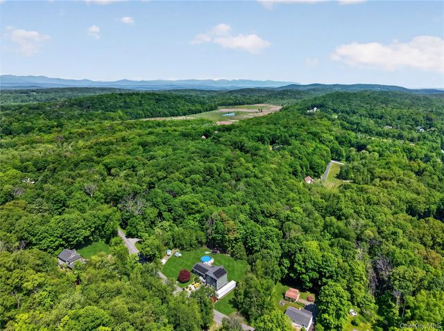 142 Hawleys Corners Road, Highland, NY 12528